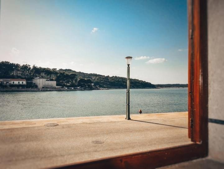 Apartamento Mala Oaza Mira Povlja  Exterior foto